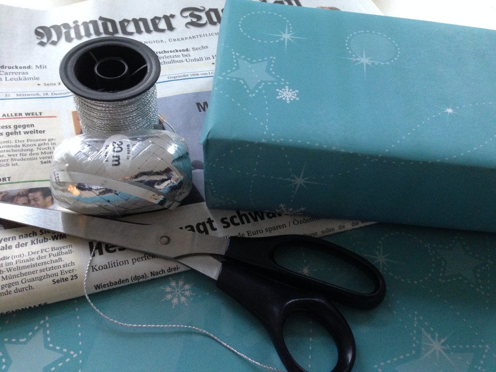 Zurückhaltend im Design, praktisch in der Anwendung: Der MT-Ausgabe vom 23. Dezember liegt ein Bogen Geschenkpapier bei - für alle, die ihre Weihnachtsgeschenke erst in letzter Minute beschaffen. Foto: Pepper