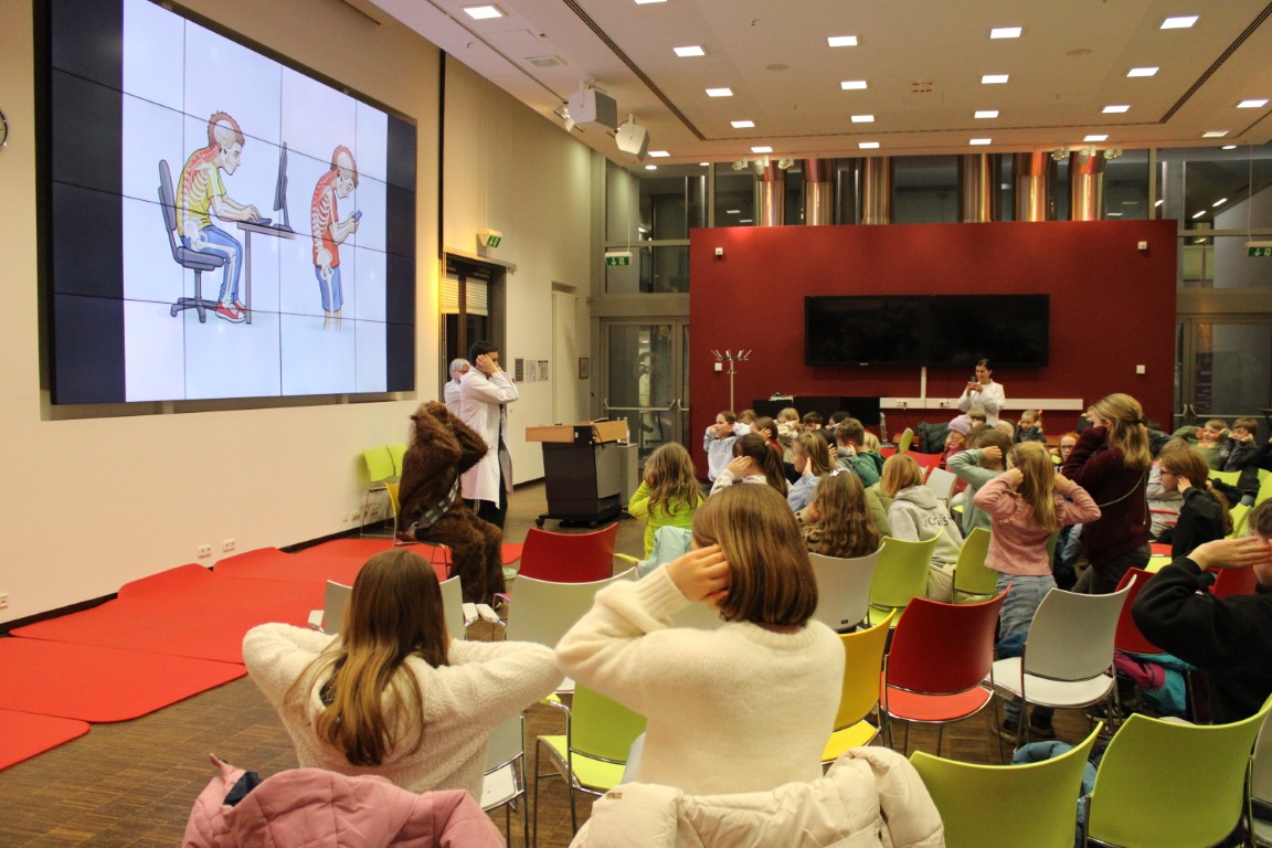 jccbruns-minden-verlag-tageszeitung-medien-mt-bildung-kinder-uni-veranstaltung-bildungsprojekt-owl-vorlesung-muehlenkreis-ostwestfalen